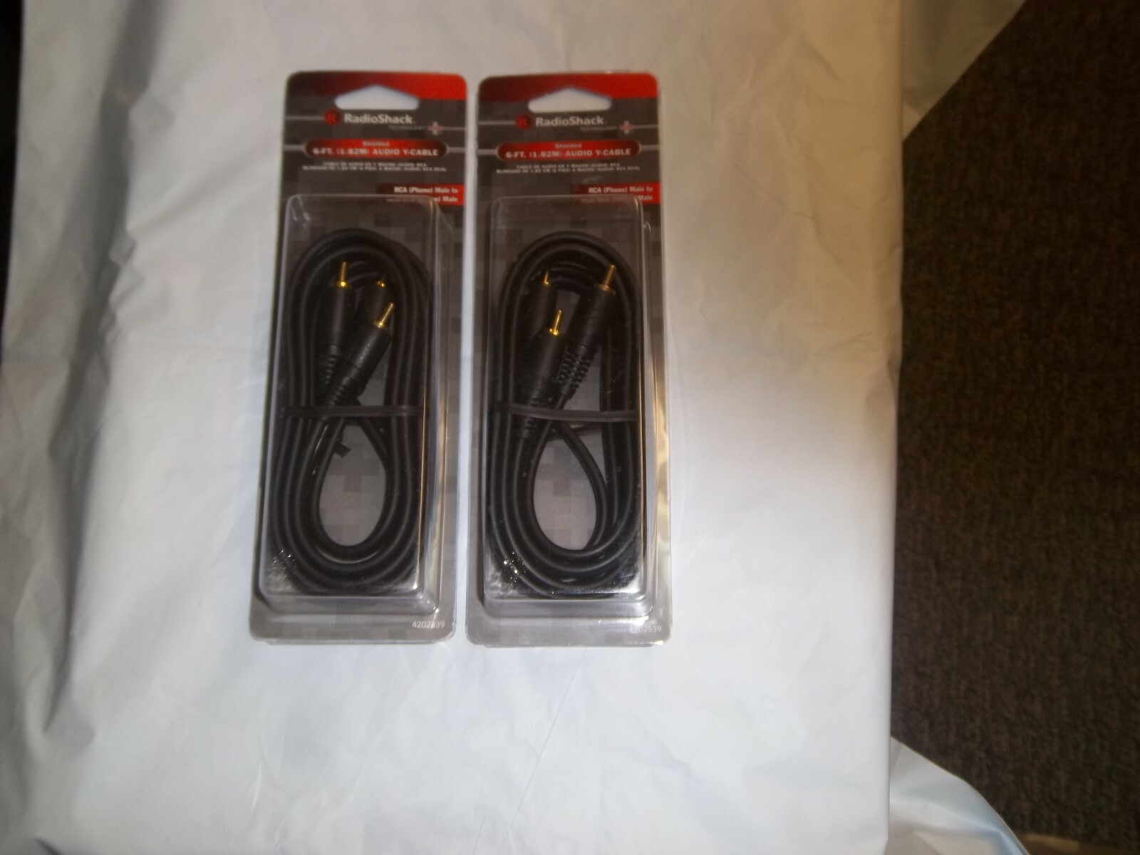2 RADIO SHACK 4202539   6-FT AUDIO Y-CABLE RCA MALE TO DUEL RCA MALE 42-2539