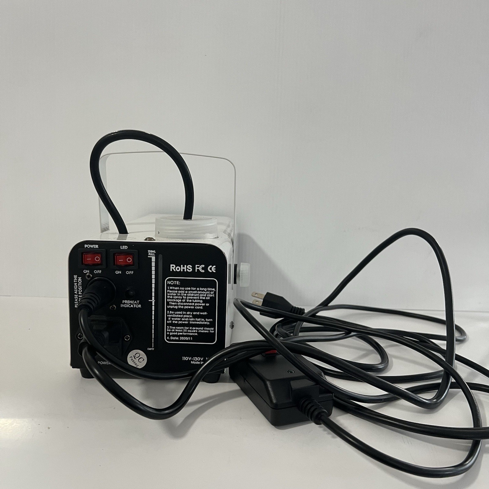 Fog Machine Smoke Machine Controllable LED Light 400W and 3 LED Lights White