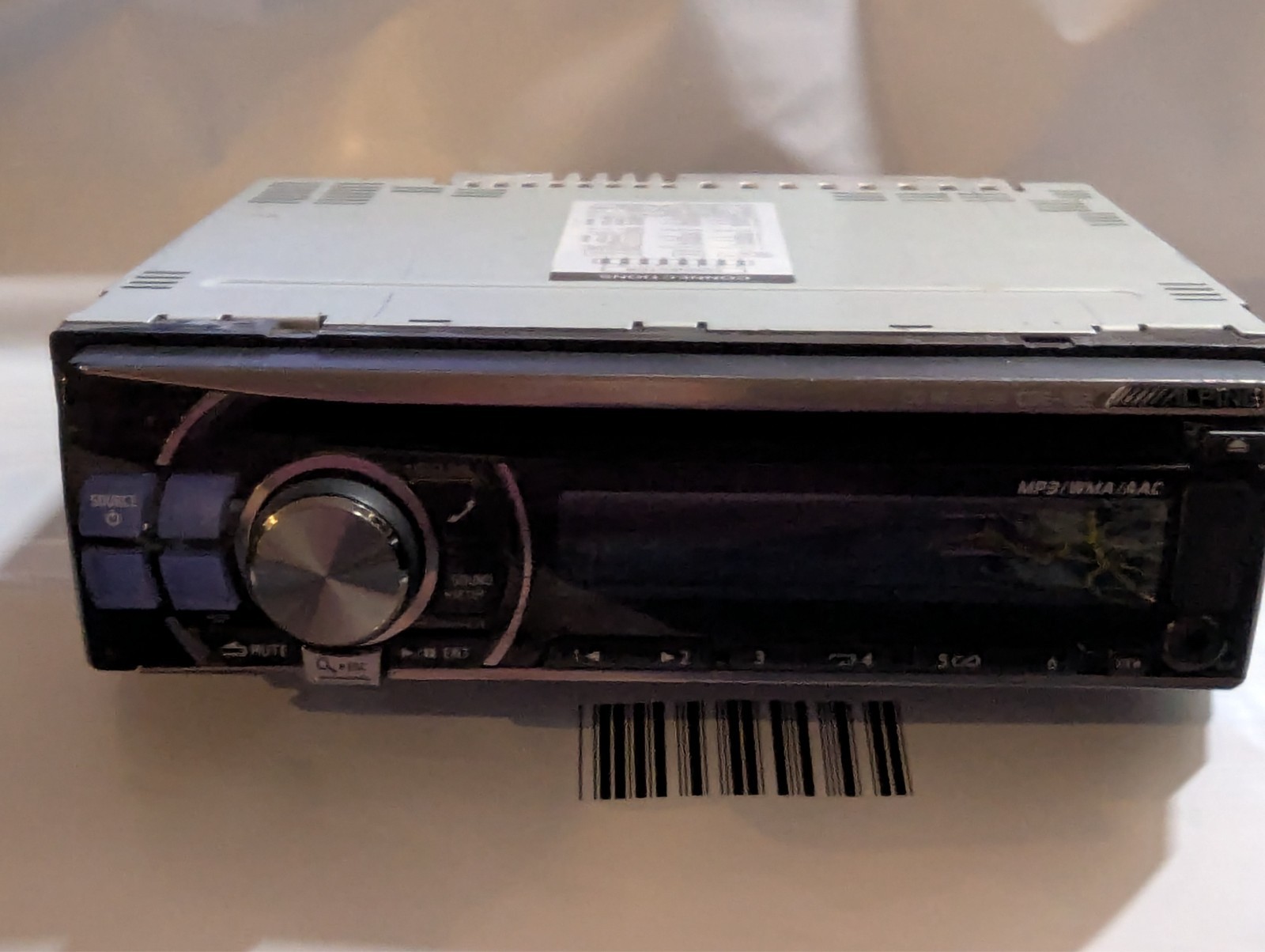 USED Alpine CDE-102 Car Stereo AUX USB CD AM/FM Radio