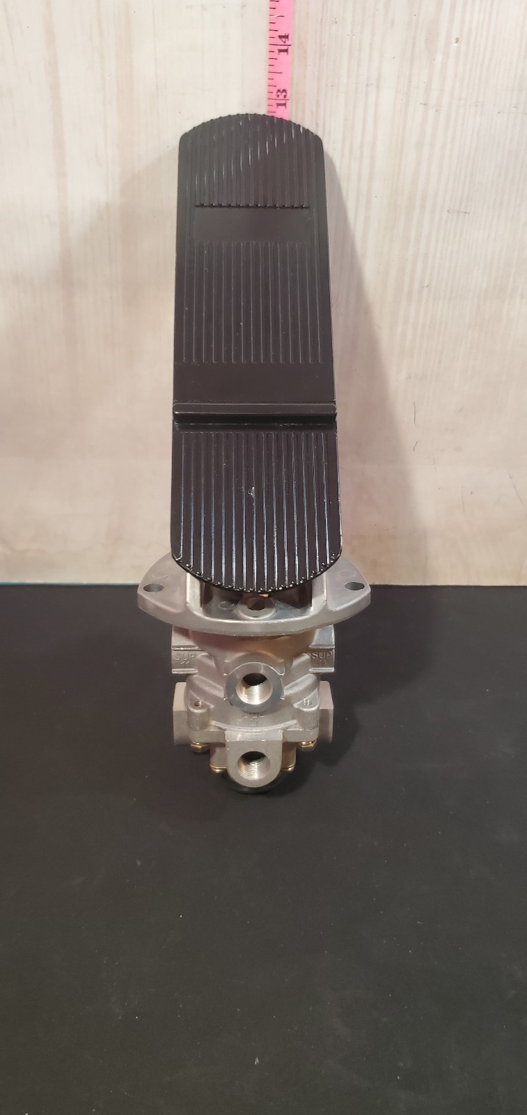Foot Brake Valve 286171 241-02900 24102900 for truck