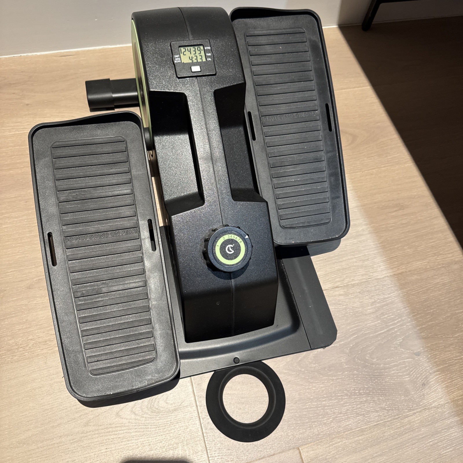 Cubii JR2 Under-Desk Elliptical Green