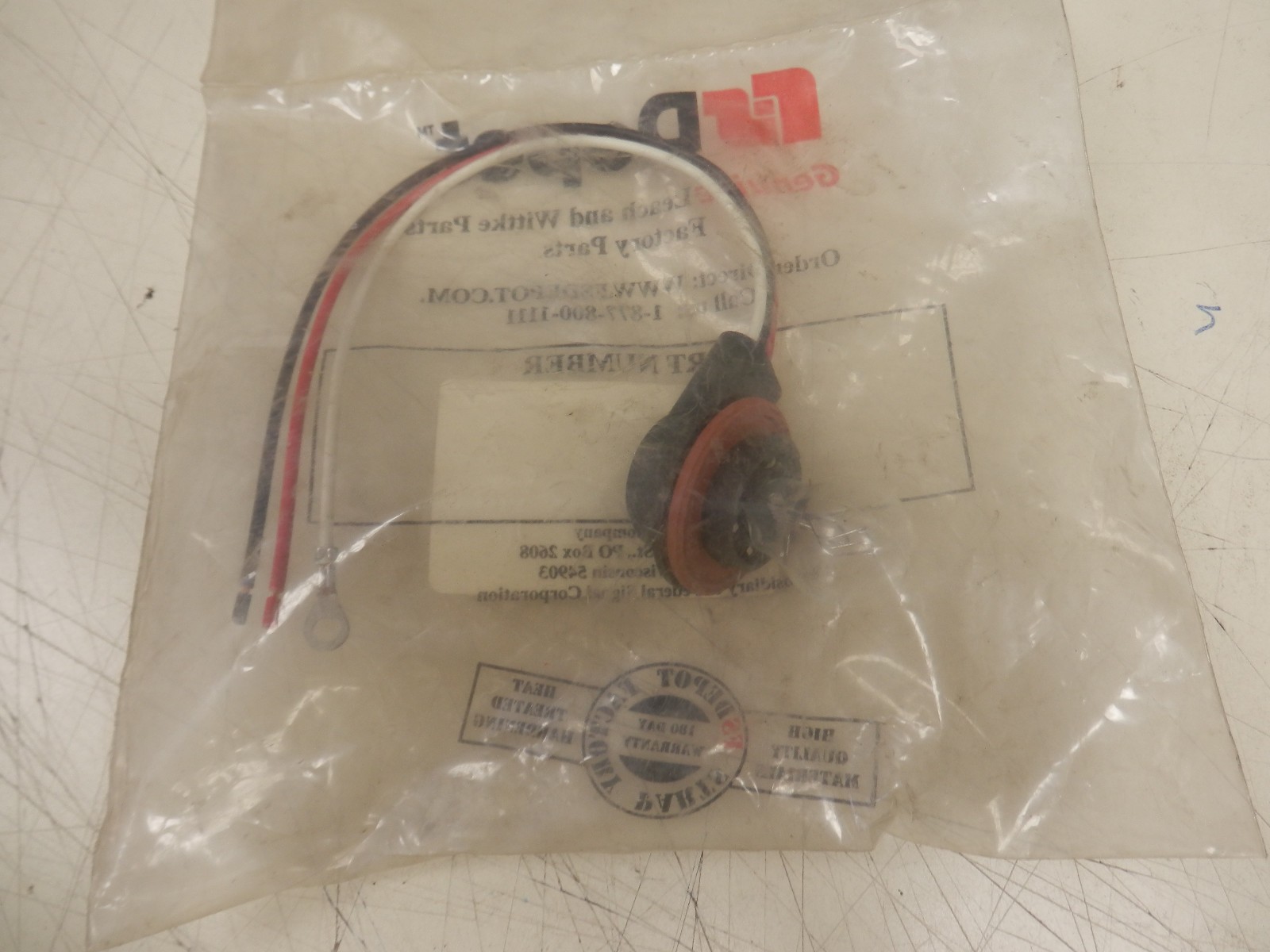 Genuine Leach/Wittke 7075205 Lamp socket   Free Shipping
