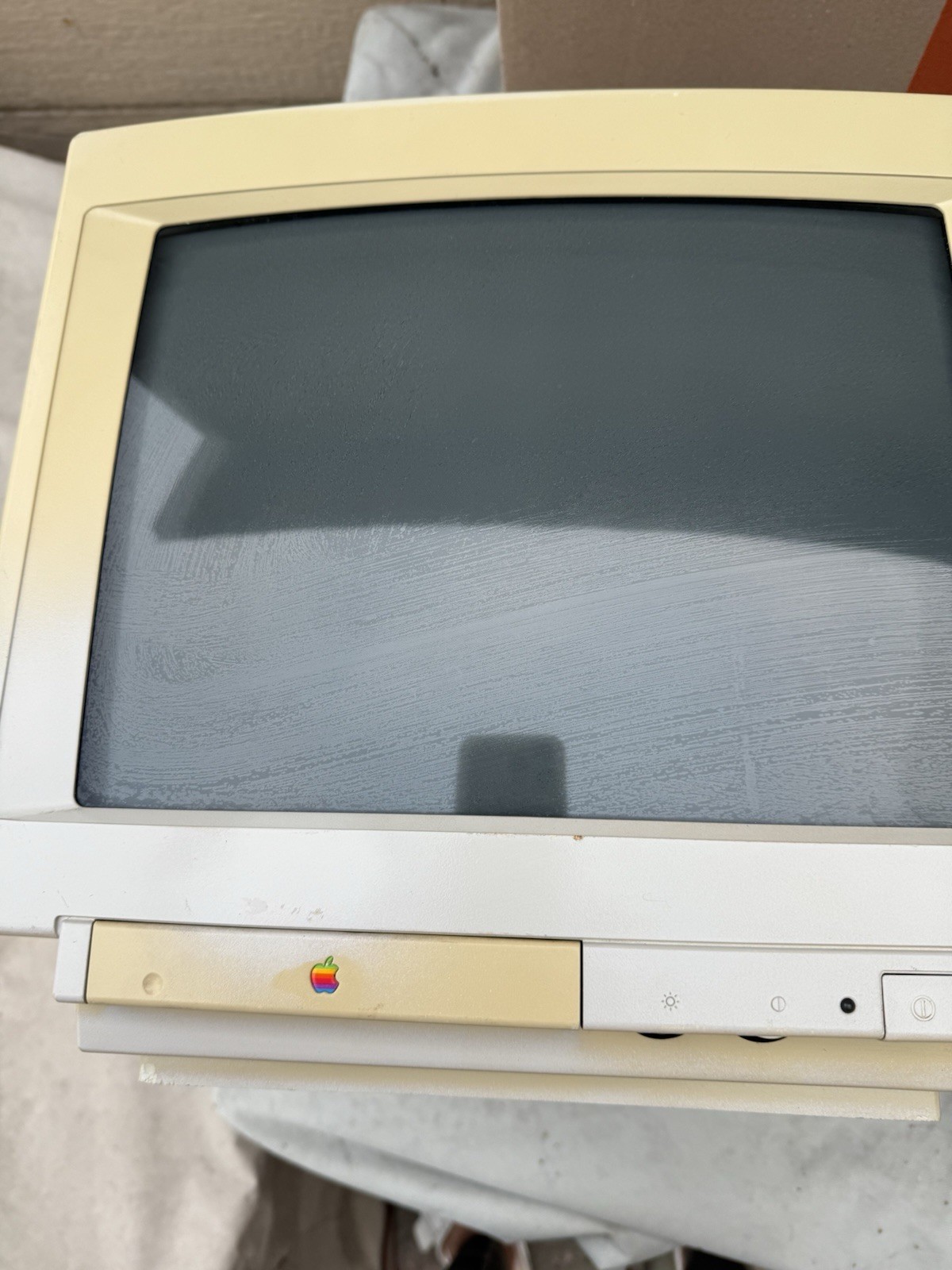 VINTAGE APPLE MULTIPLE SCAN 15 DISPLAY MONITOR M2943 selling as is