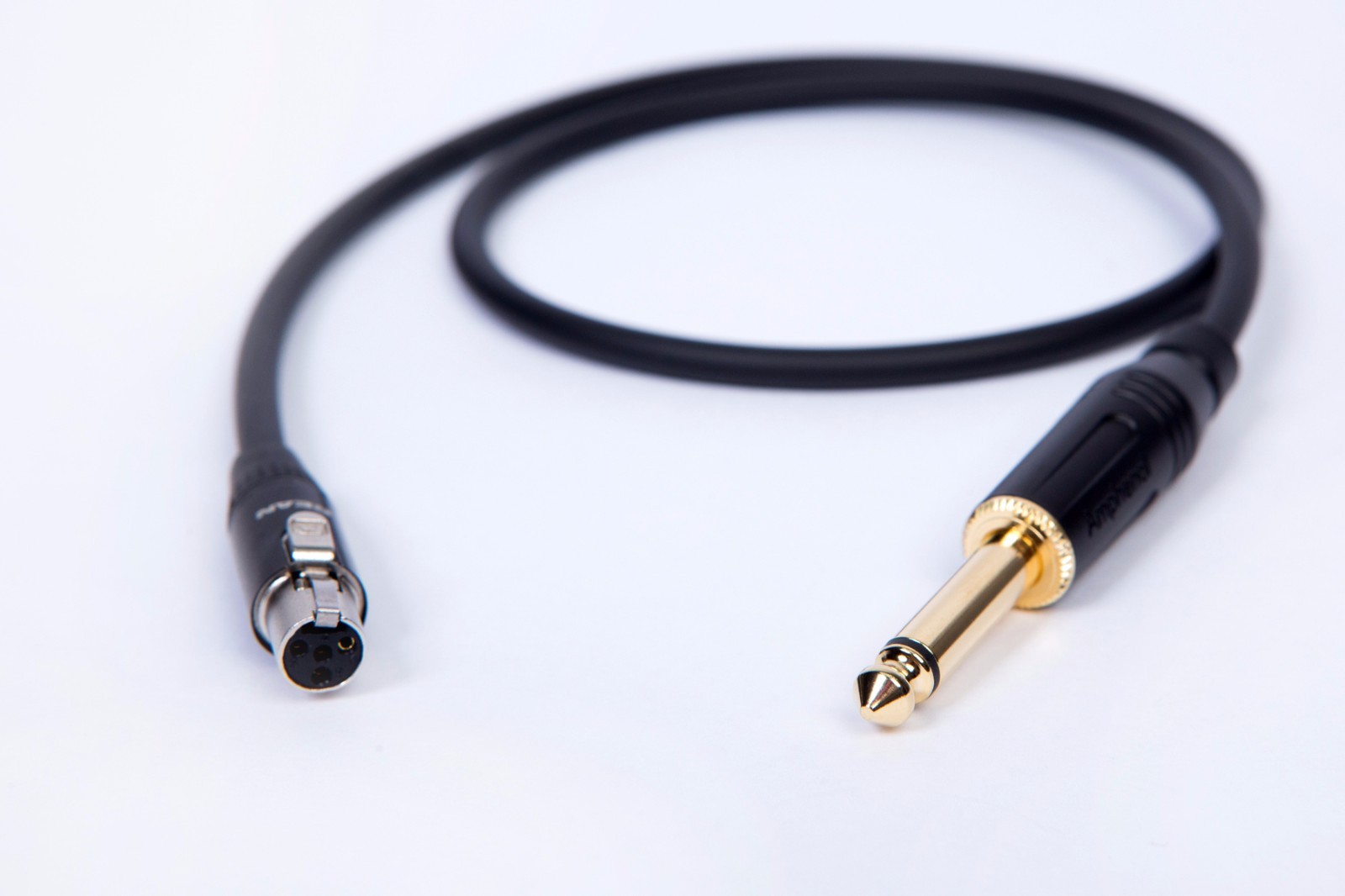 Line 6 G50, G55, G90 Relay Shure AKG Wireless Guitar Bass Cable, 2 Ft.