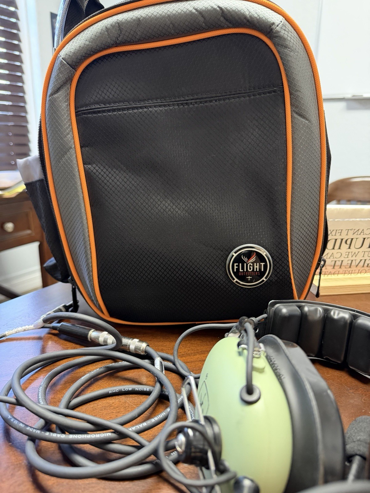 David Clark Pilot’s Flight Headset. In Like New Condition.
