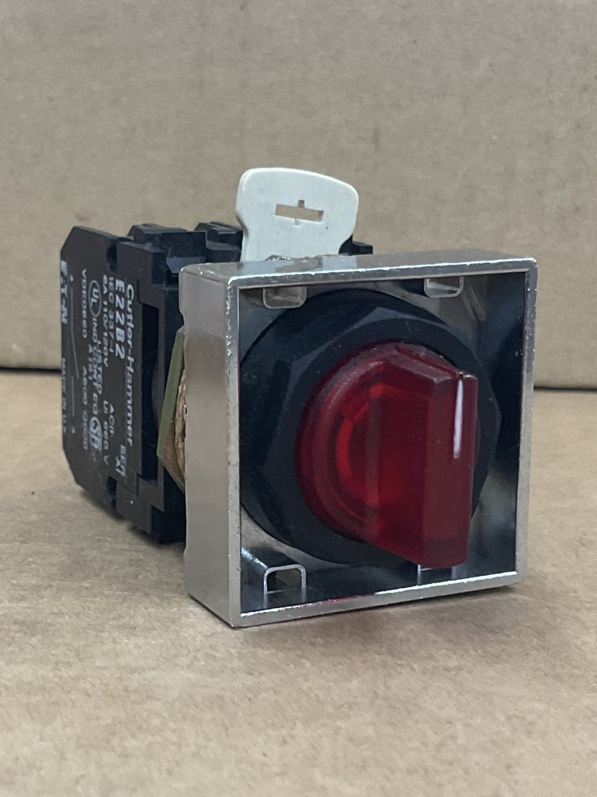 Eaton E30SG2X10D Selector Switch, illuminated, Red, 3 Position
