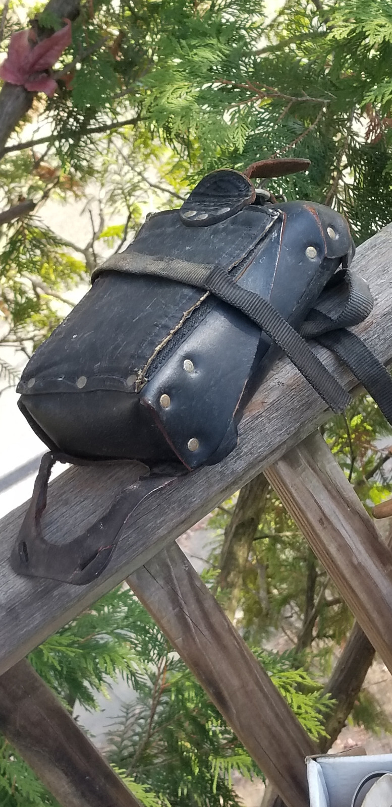VINTAGE LEATHER CASE FOR AN ELECTRIC METER TEST, MEASUREMENT VOLTAGE  9" X 5"