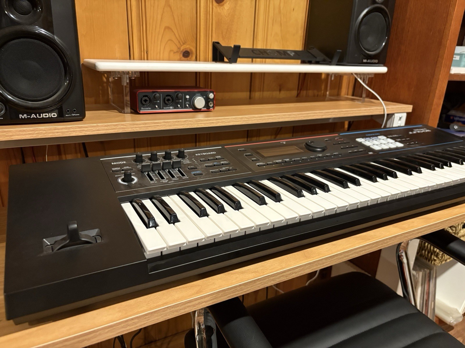 Roland JUNO-DS61 61-Key Synth Action Electronic Keyboard Phrase Pad Black
