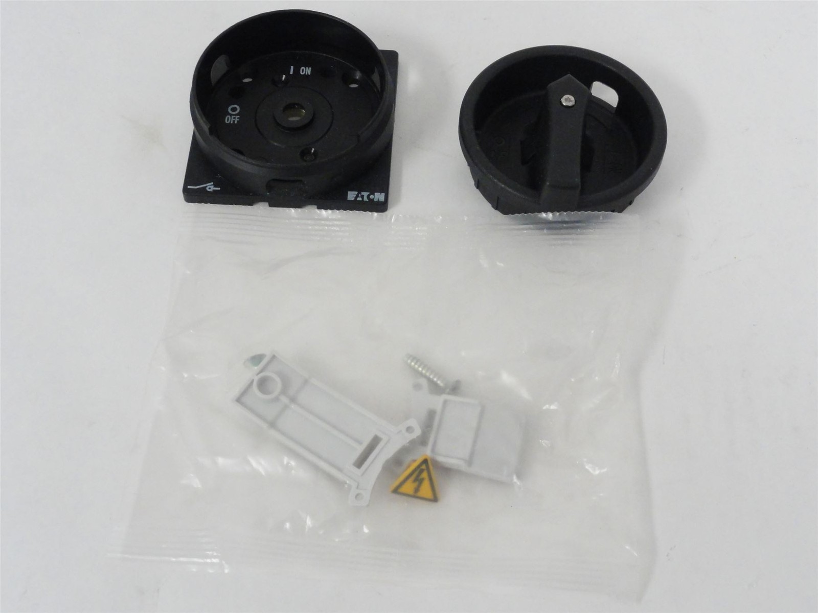 231341 New-No Box; Eaton SVB-SW-T0 Lock-out Handle Kit; for padlocks