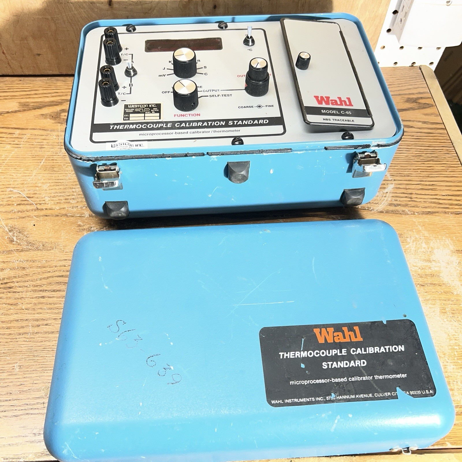 WAHL MODEL C-65 TERMOCOUPLE CALIBRATION STANDARD Microprocessor Based Calibrator