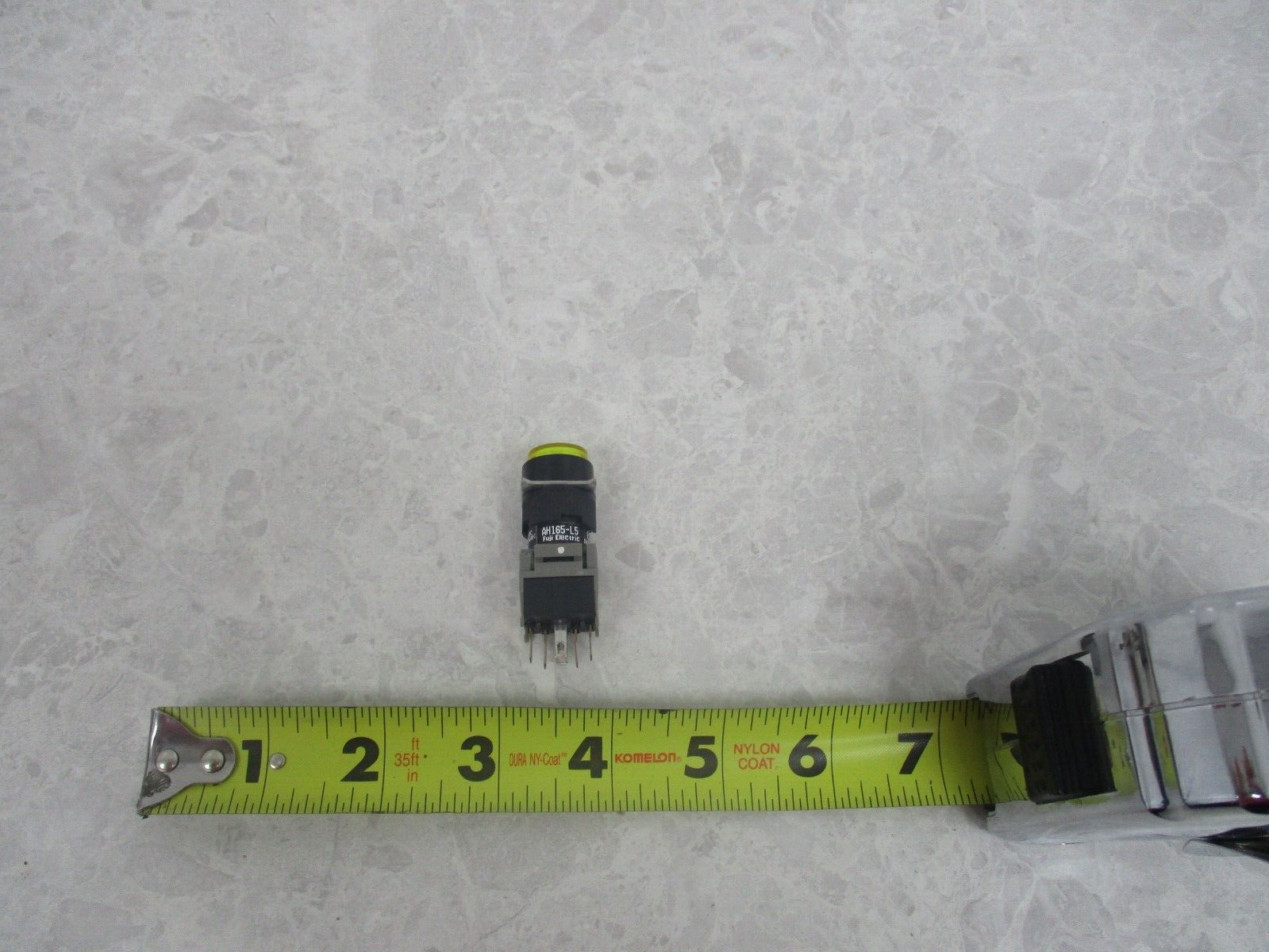FUJI ELECTRIC AH165-L5 YELLOW PUSH BUTTON, T1631