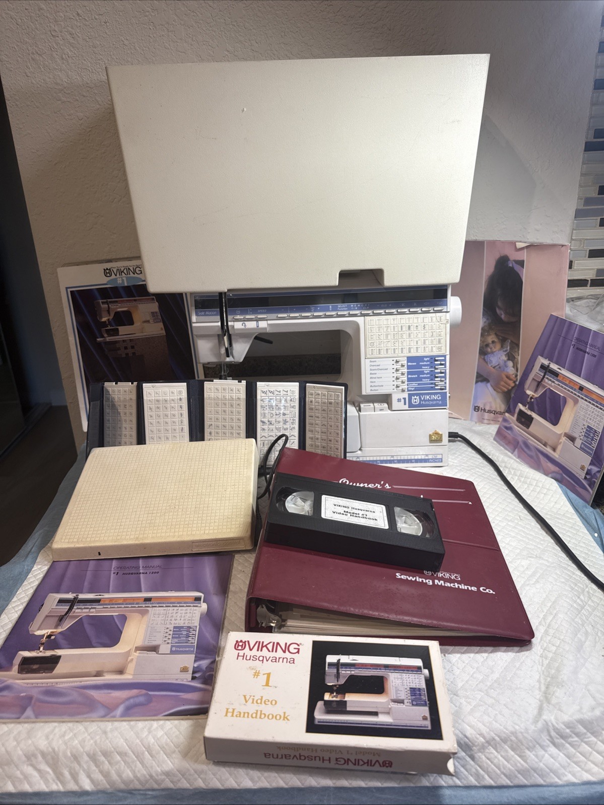 HUSQVARNA VIKING ~ Model #1 300th Anniversary Embroidery Sewing Machine +Extras