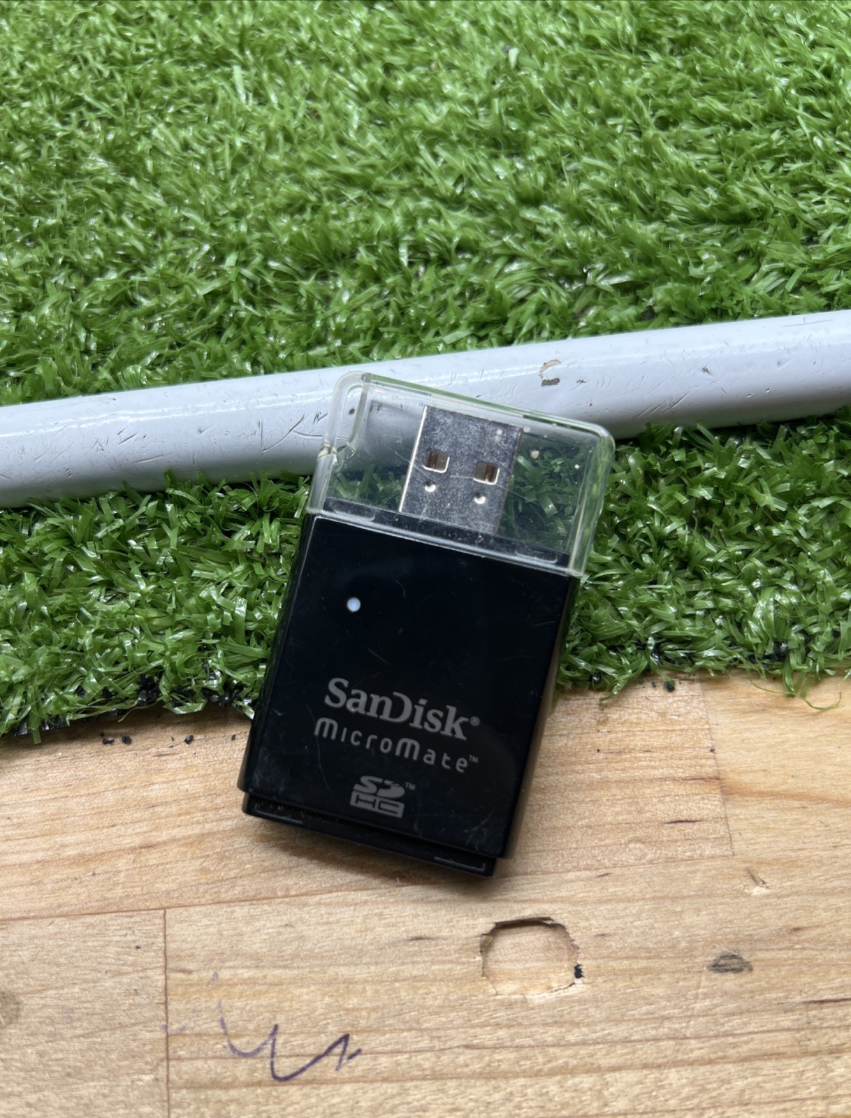 SanDisk MicroMate SD Reader USB SDDR-113.   E1