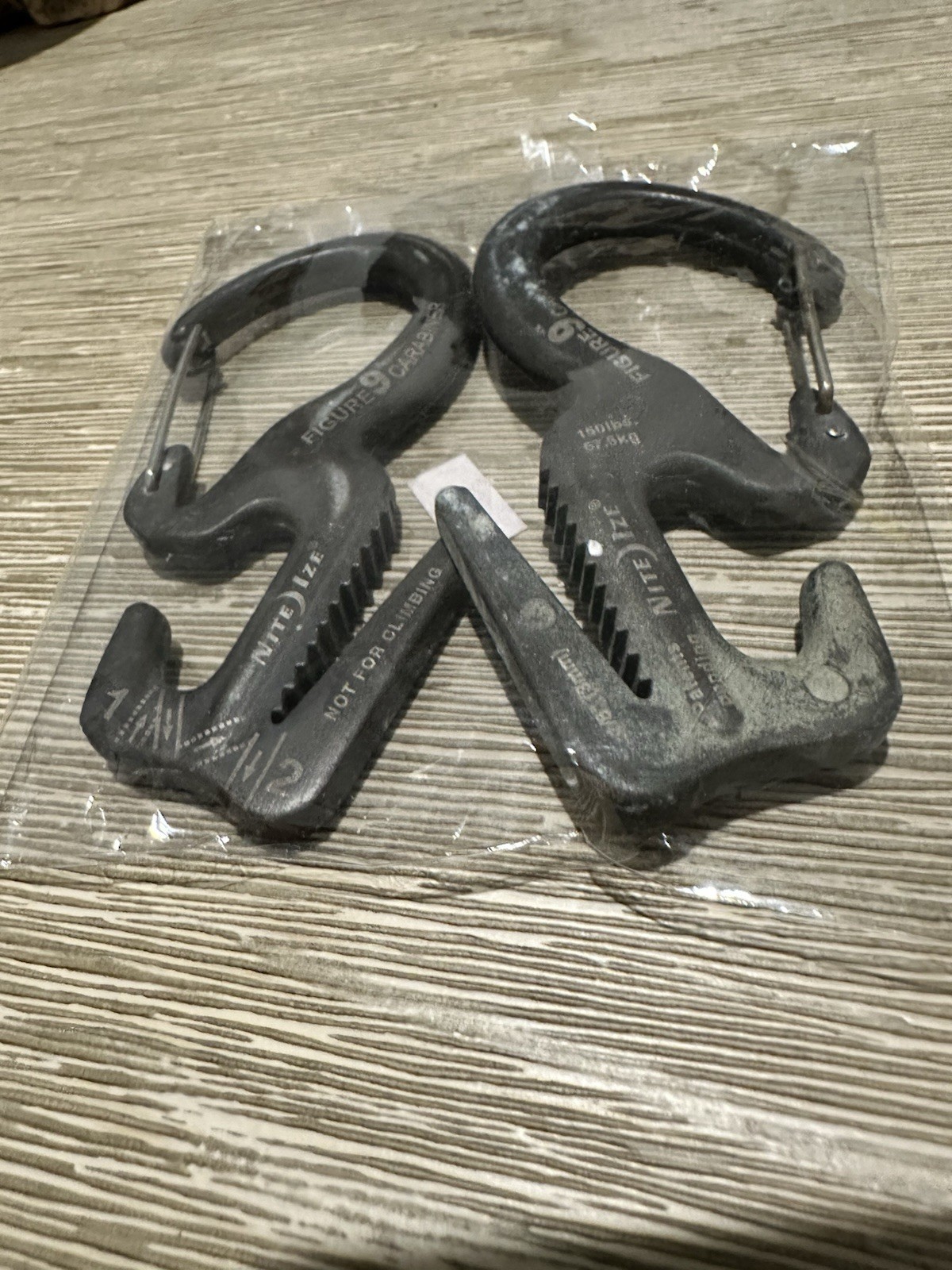 2 Pack Figure 9 Carabiner