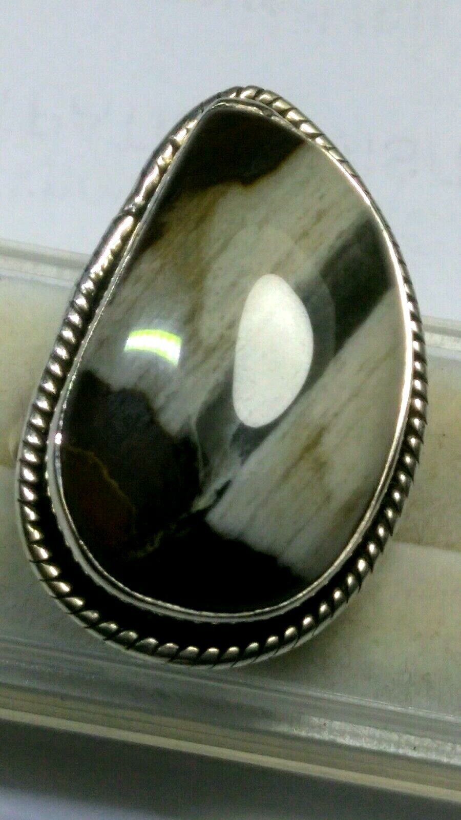FETCHING UNTREATED NATURAL AGATE IN STERLING SILVER.925 RING SIZE 9.5-9.75!