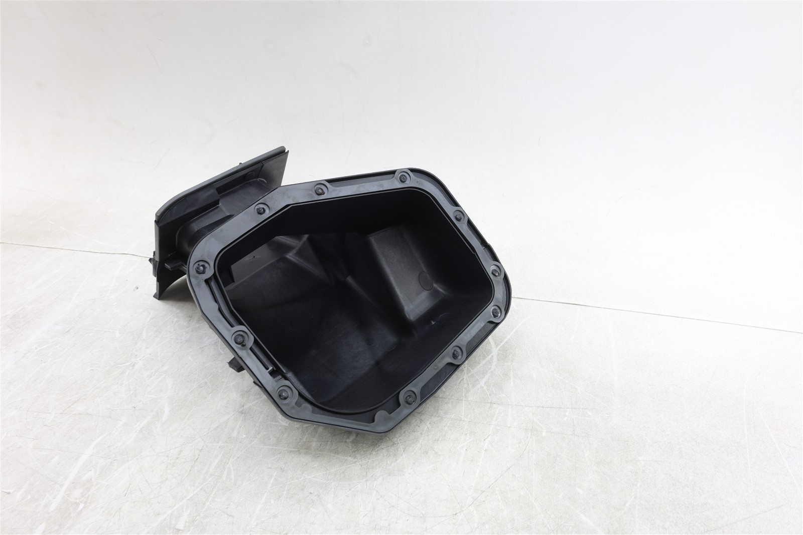 NEW OE Ford Fuel Filler Housing Quarter Panel Seal JL1Z7828067B Expedition 18-24