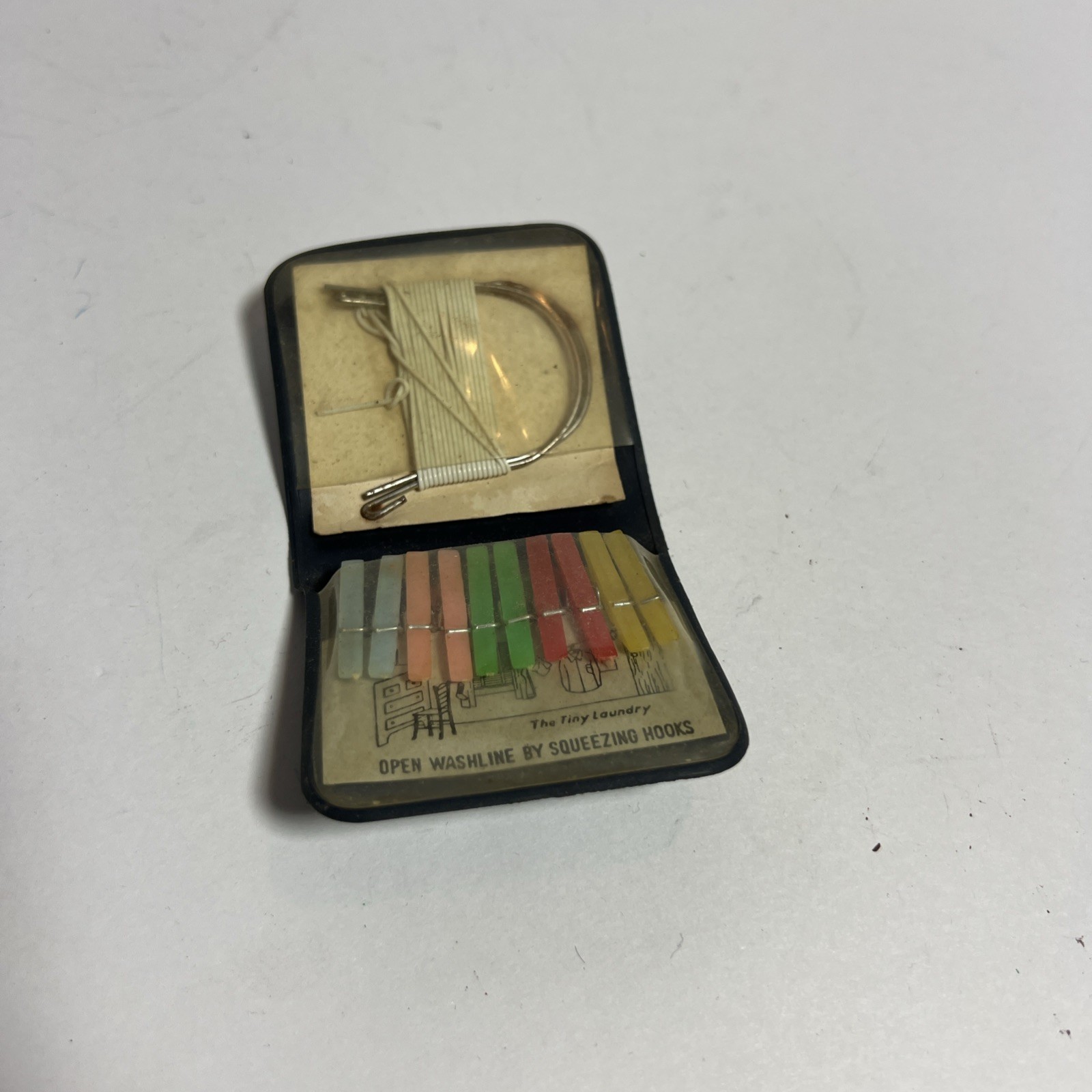 VINTAGE MINI THE TINY LAUNDRY 1" CLOTHES PINS WASHLINE NEW CLOTHING LINE