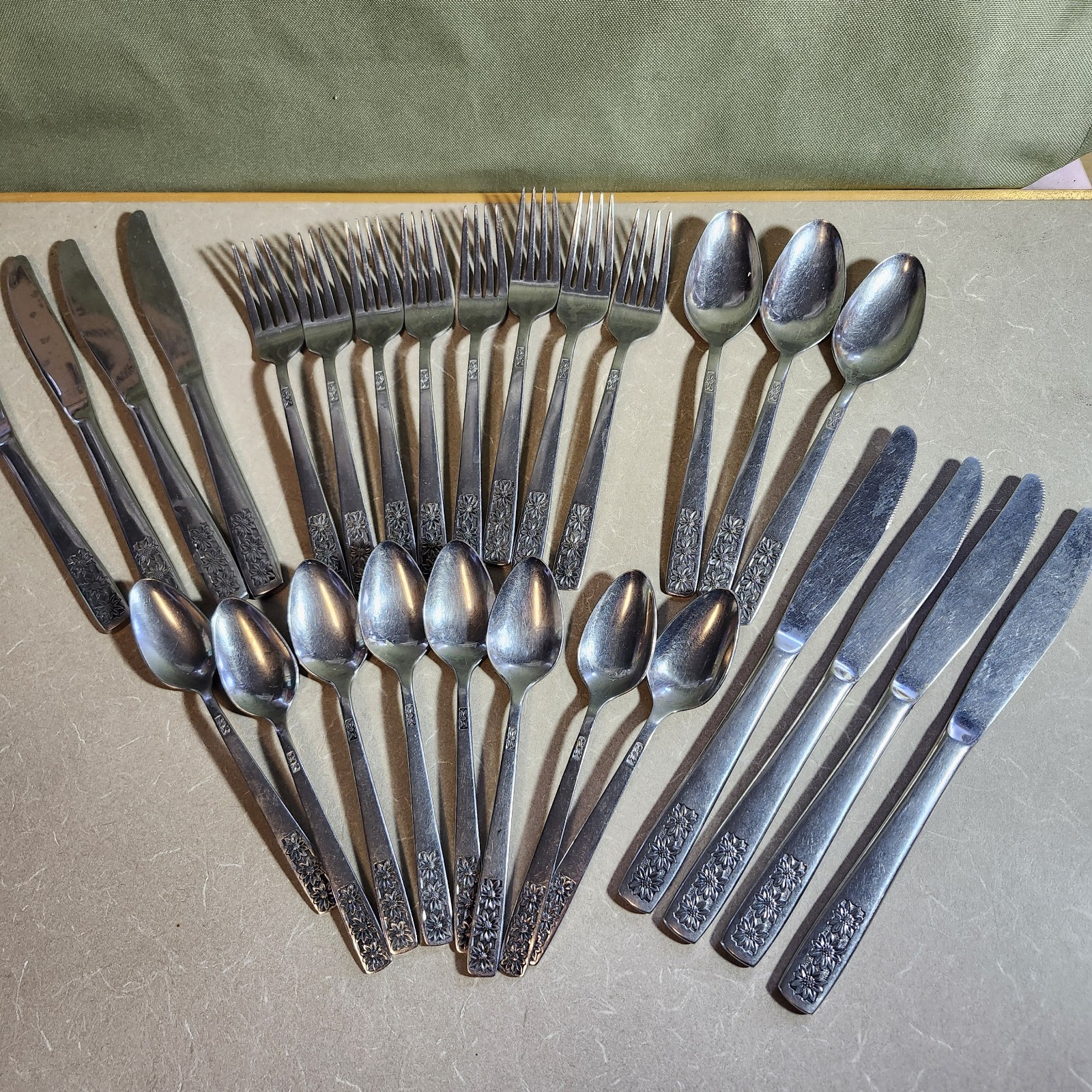 Lot of 27 Wm Rogers Custom Stainless Suncrest Spring Charm Knives Forks Spoons