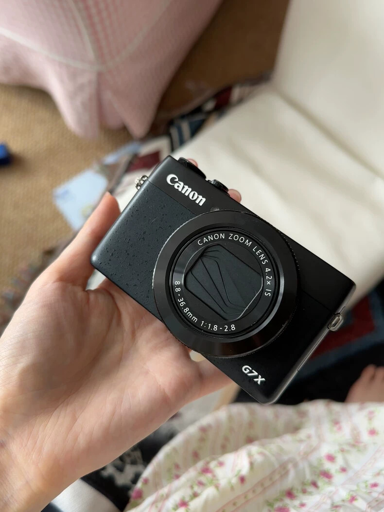 PowerShot G7X Digital Camera 20.3 MP 4.2X Optical Zoom W/SD Card