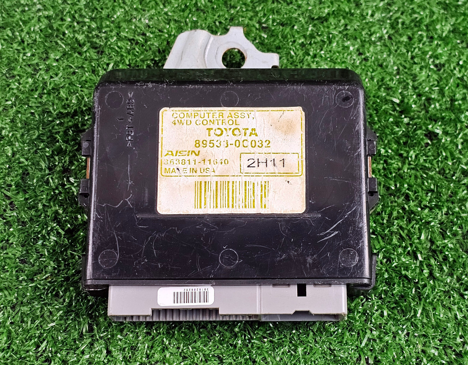 Toyota Sequoia 2011-2013 Transfer Case Module 4wd computer 89533-0c032 Oem used