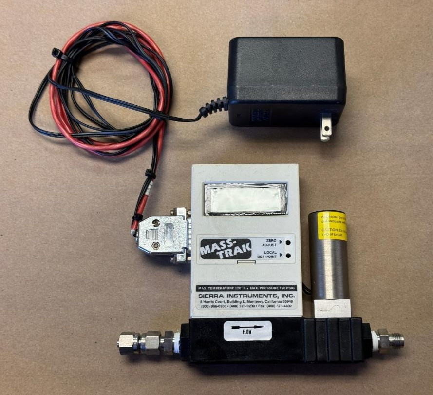 SIERRA MASS-TRAK MODEL 810C-DR-1-LF-MP DIGITAL MASS FLOW CONTROLLER 37204