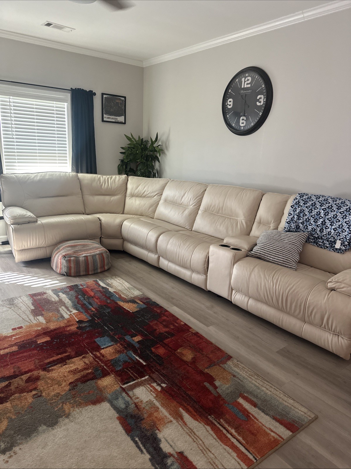 Cream Leather Couch 3 Recliners. Slightly new