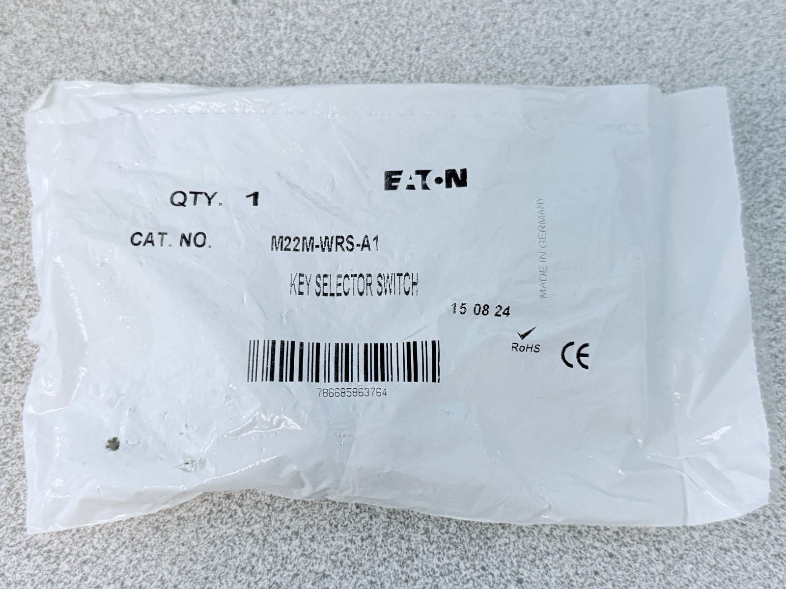 NEW Eaton M22M-WRS-A1 Maintained Selector Switch, 22.5mm, 2 Position, Keyed
