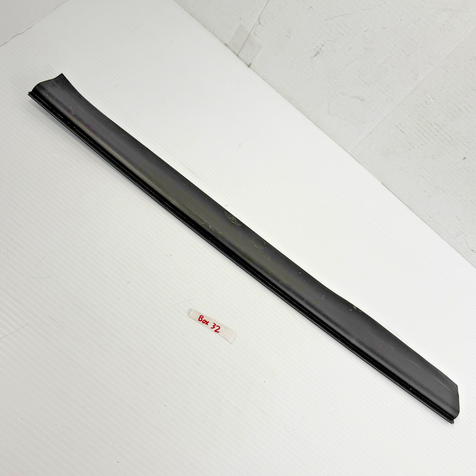 Used 2014 - 2017 Buick Regal Verano Lower Radiator Air Seal 13330389 OEM