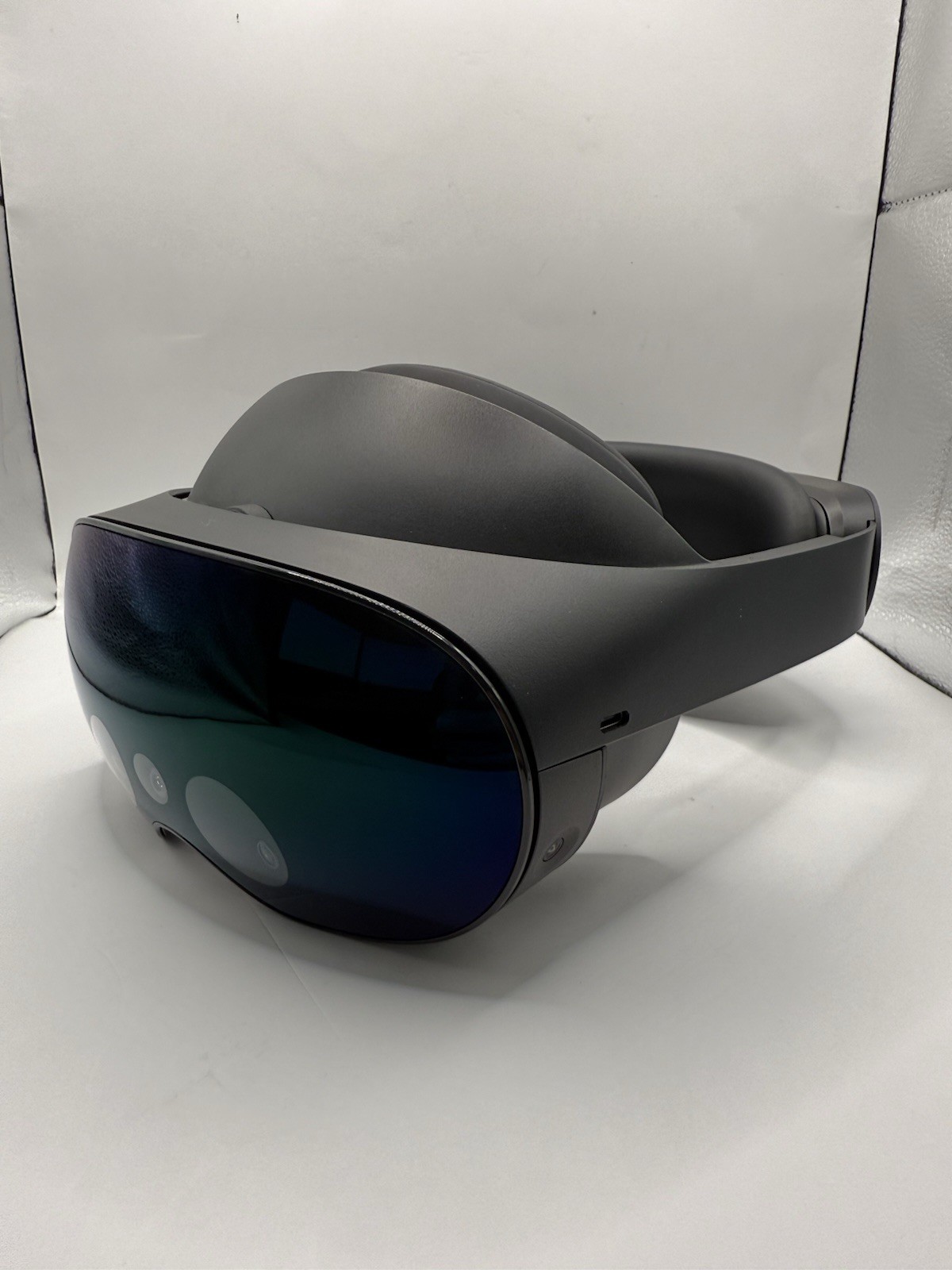 FOR PARTS -- Meta Quest Pro VR 256GB Headset Only No Controllers