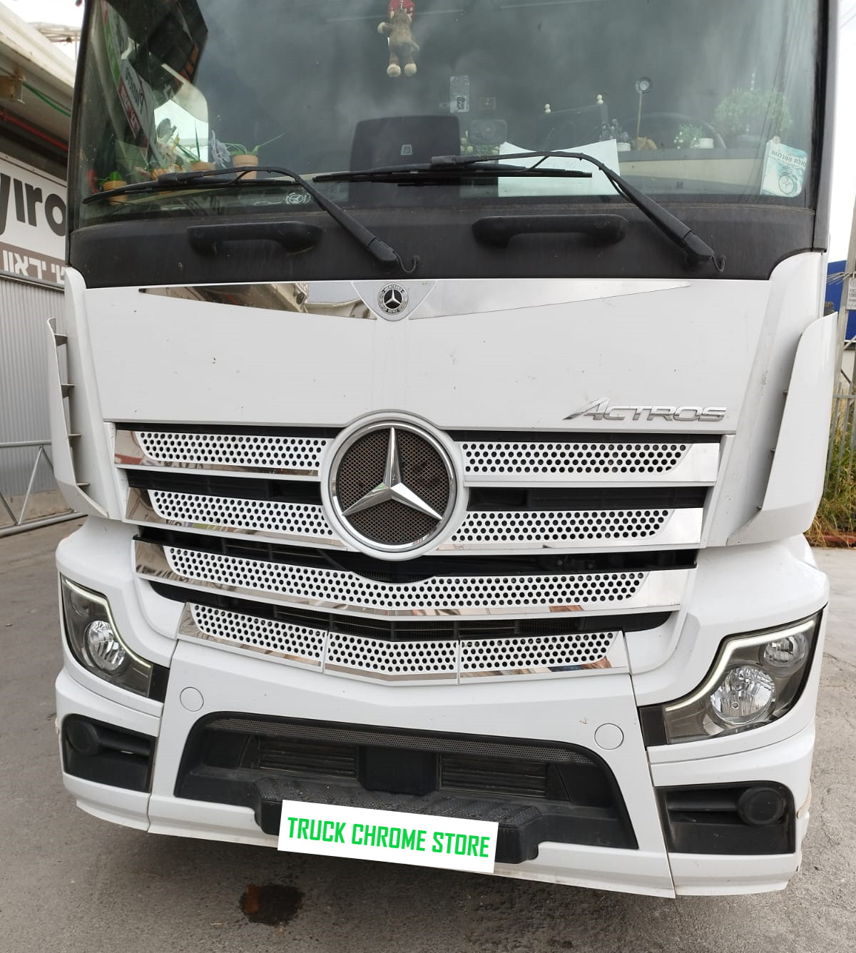 ACTROS     MP4  1842            TUBULAR STONE CATCHER CHROME .     Fits Mercedes
