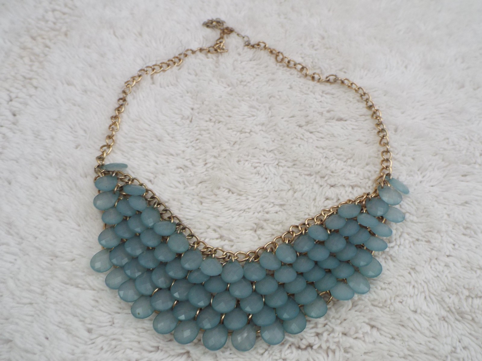 Goldtone Blue Bead Scoop Necklace (C10)