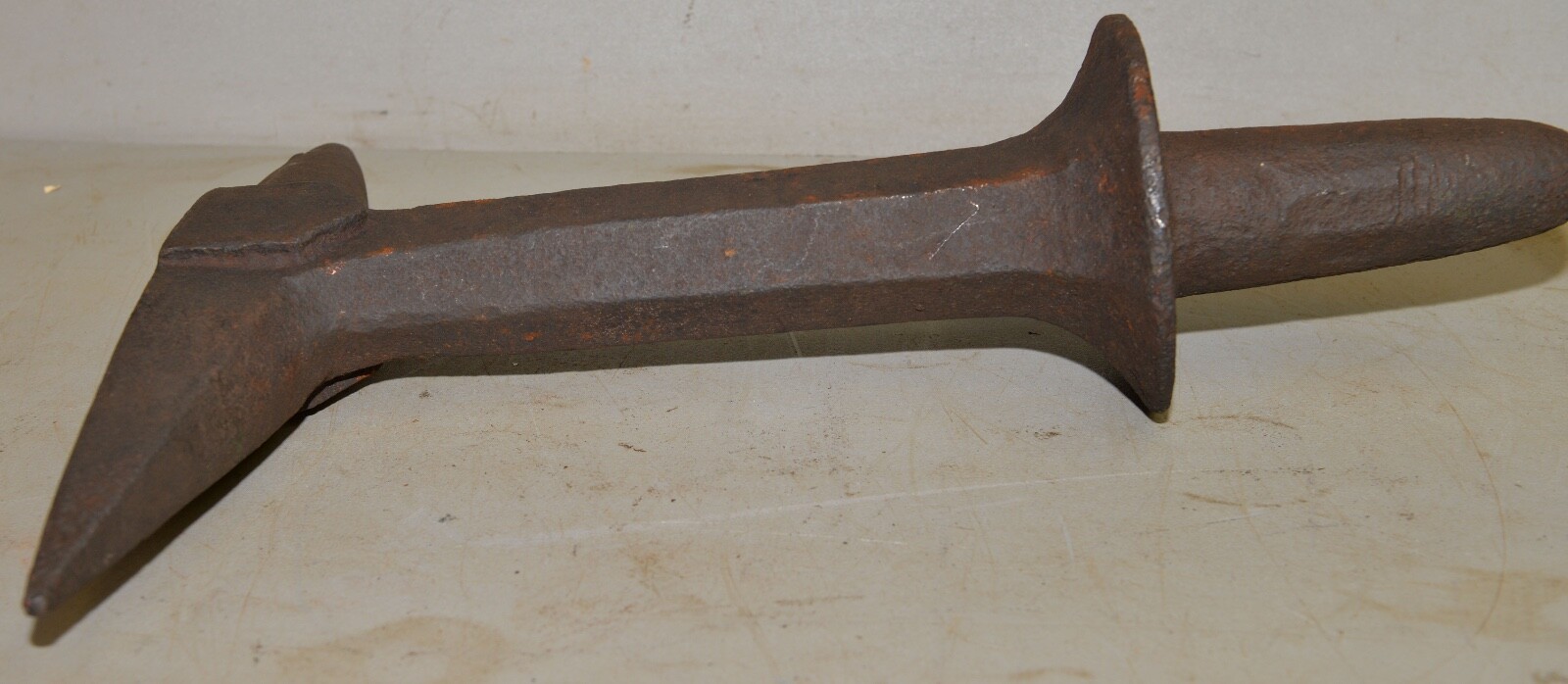 German hand forged 47 lb shield anvil blacksmith primitive stake Bickern tool