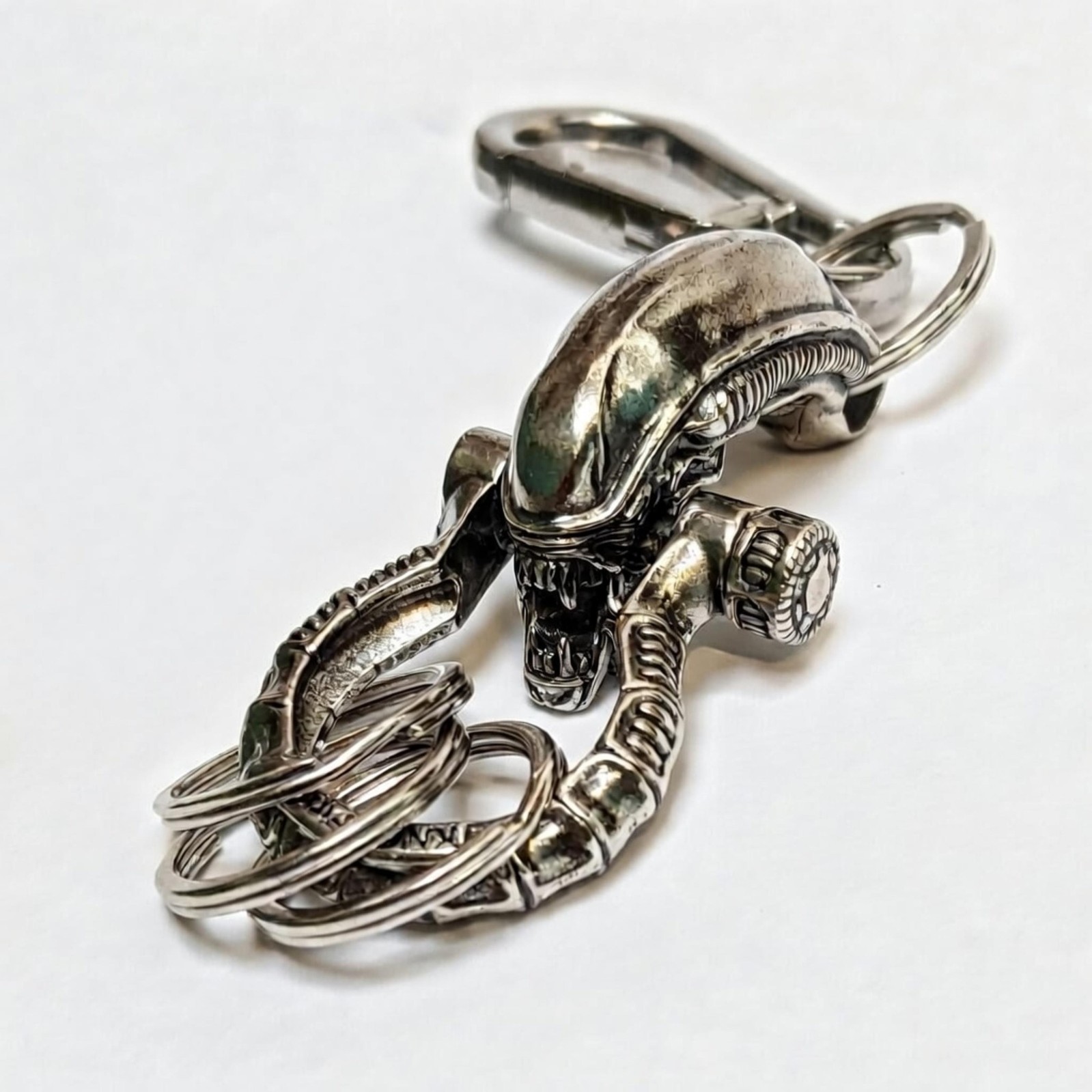Xenomorph Artifact Keychain – Handcrafted Steel Relic, Dark Sci-Fi Talisman NEW