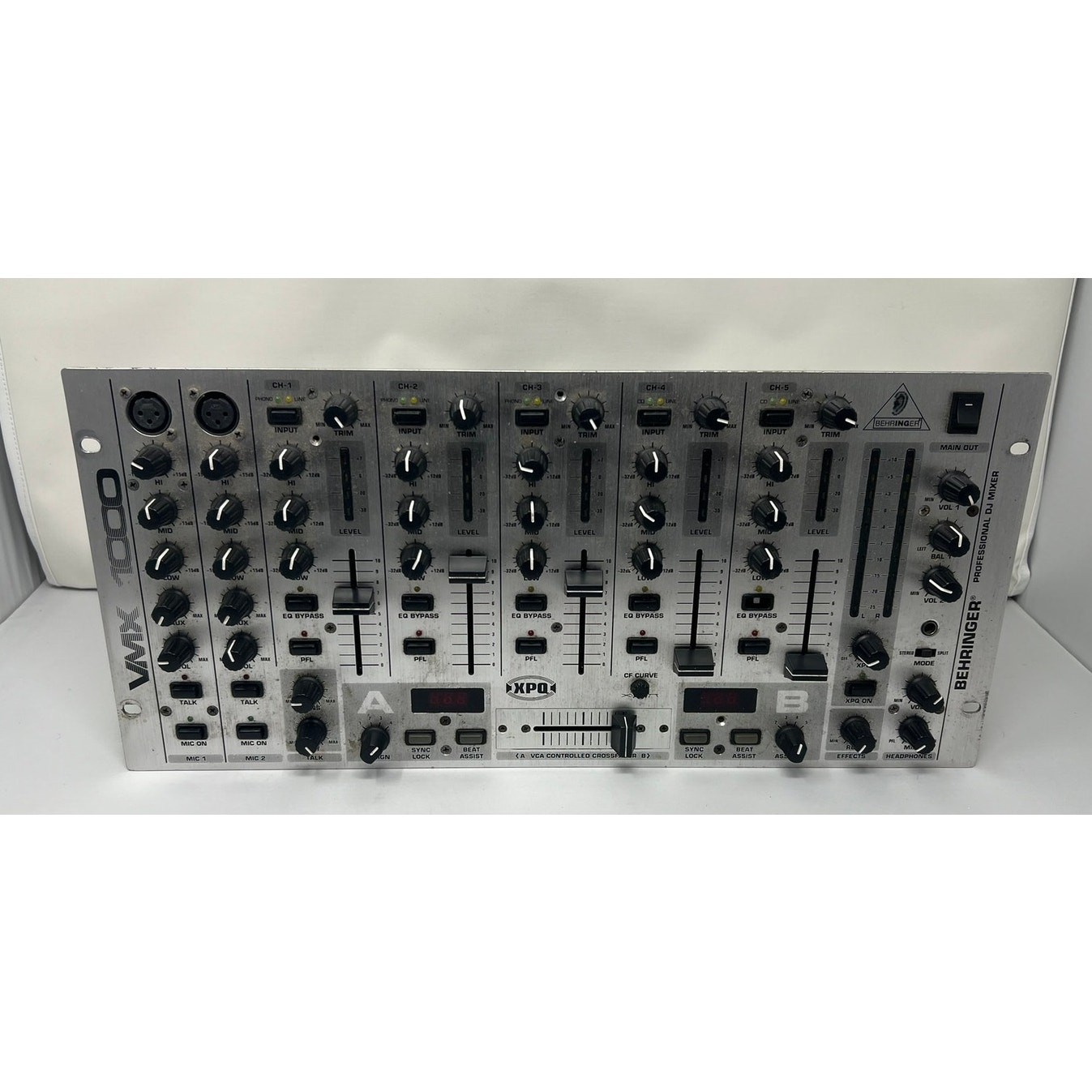 Behringer VMX1000 Professional 7-Channel DJ Mixer - VCA Faders & BPM Counter