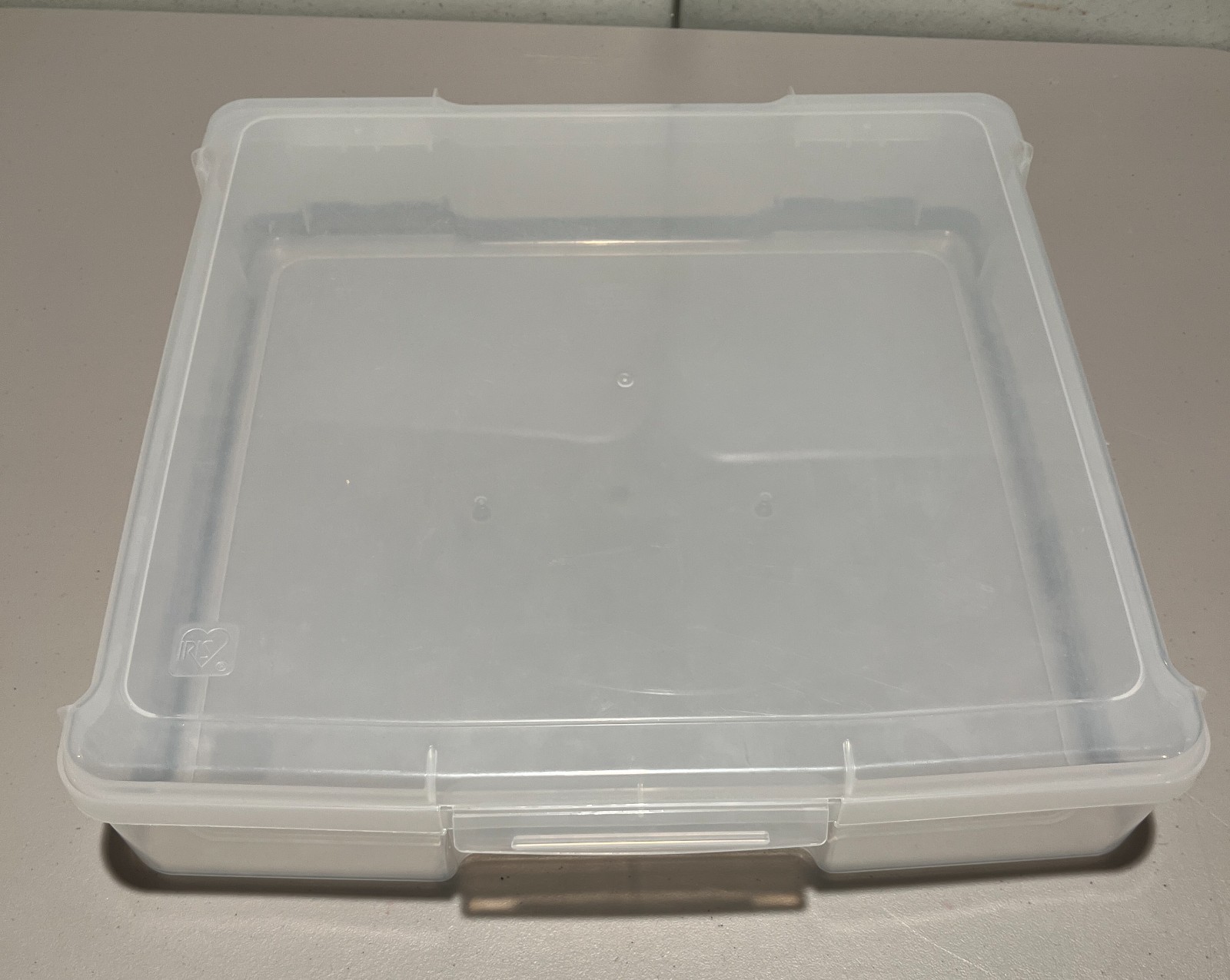 IRIS CLEAR Scrapbook storage container for  12”x12” paper