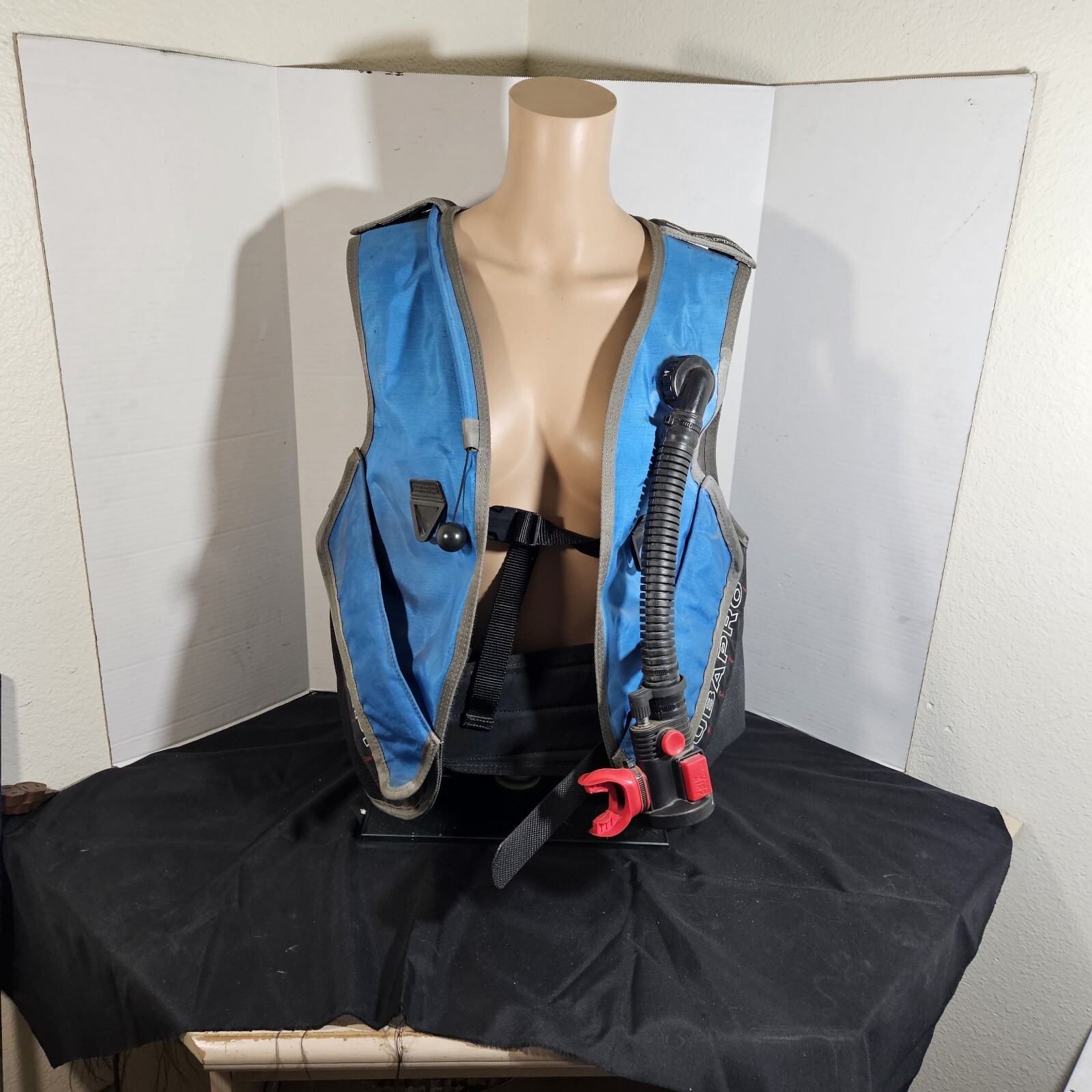 SCUBAPRO Finseal Vest Fegulator Weight Pockets Scuba Vest Swim Size Medium