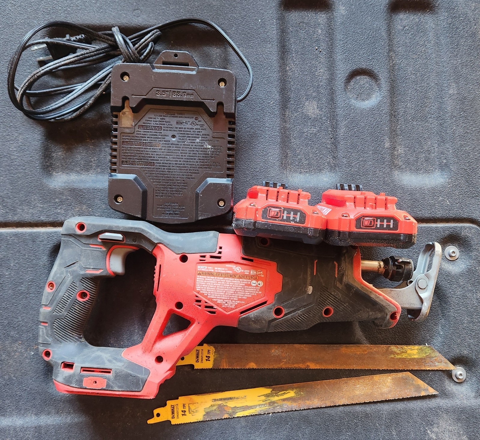 CRAFTSMAN 20V CMCS300 with 2- Batteries & 1- Charger