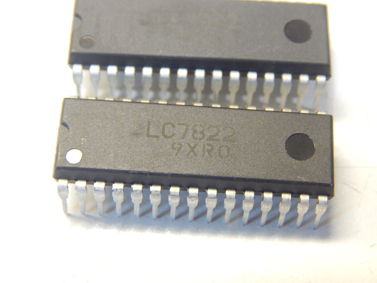 SANYO LC7822 Analog Function Switch 30 PIN DIP IC - LOT OF 2 - USA FAST SHIPPING