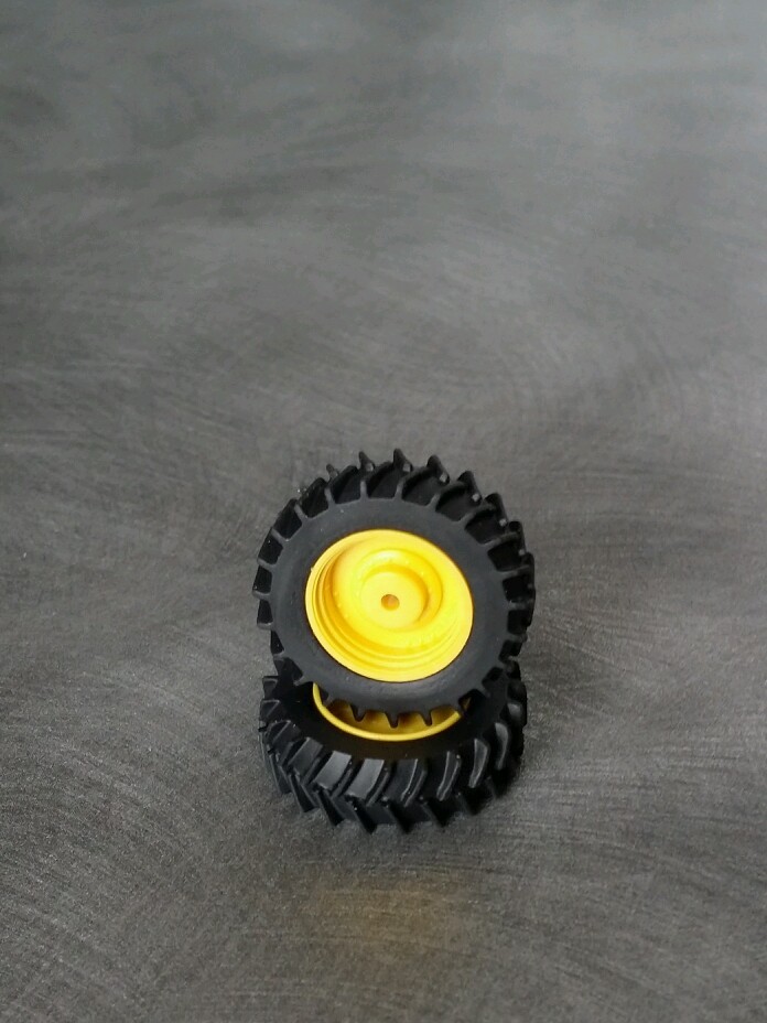 1/64 Farm custom scratch FWA 380/80R38 tractor tires yellow rims (1 pair)