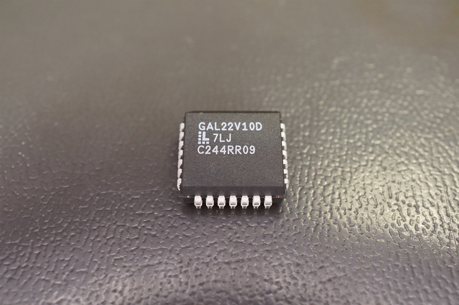 GAL22V10D-7LJ Lattice Semiconductor SPLD GAL 5V 28 Pin PLCC Low Power 7ns NOS