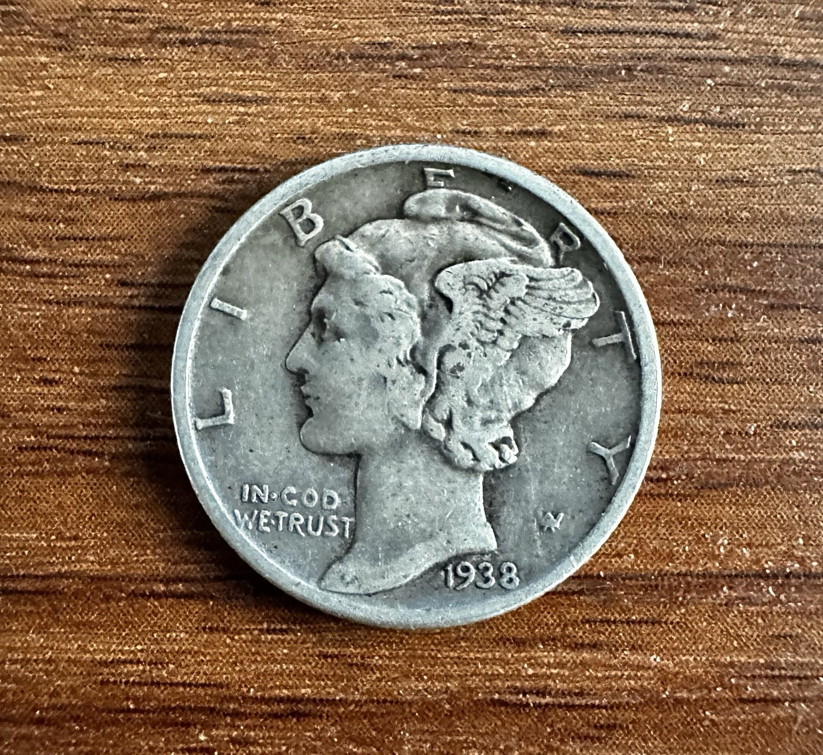 1938 P MERCURY SILVER DIME 90% SILVER - US COLLECTIBLE COIN