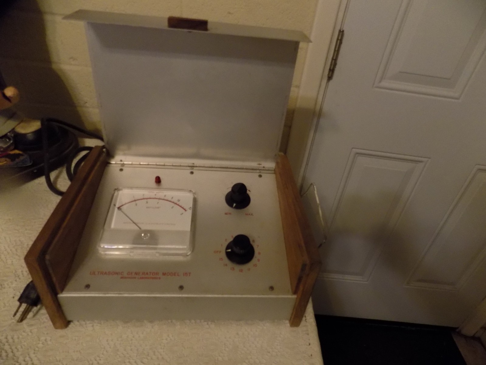 Vintage Sonic - Tec,  Ultrasonic Generator, Model 15T, Powers Up