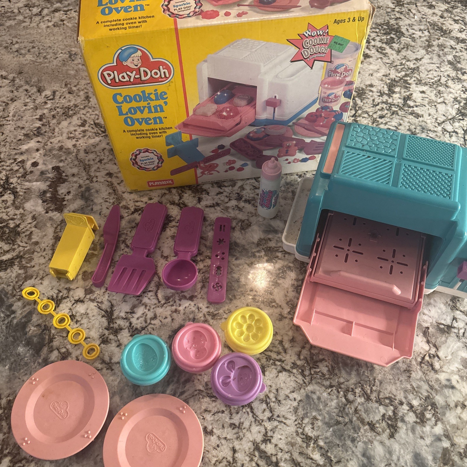 1993 - Playskool - Play-Doh Cookie Lovin' Oven
