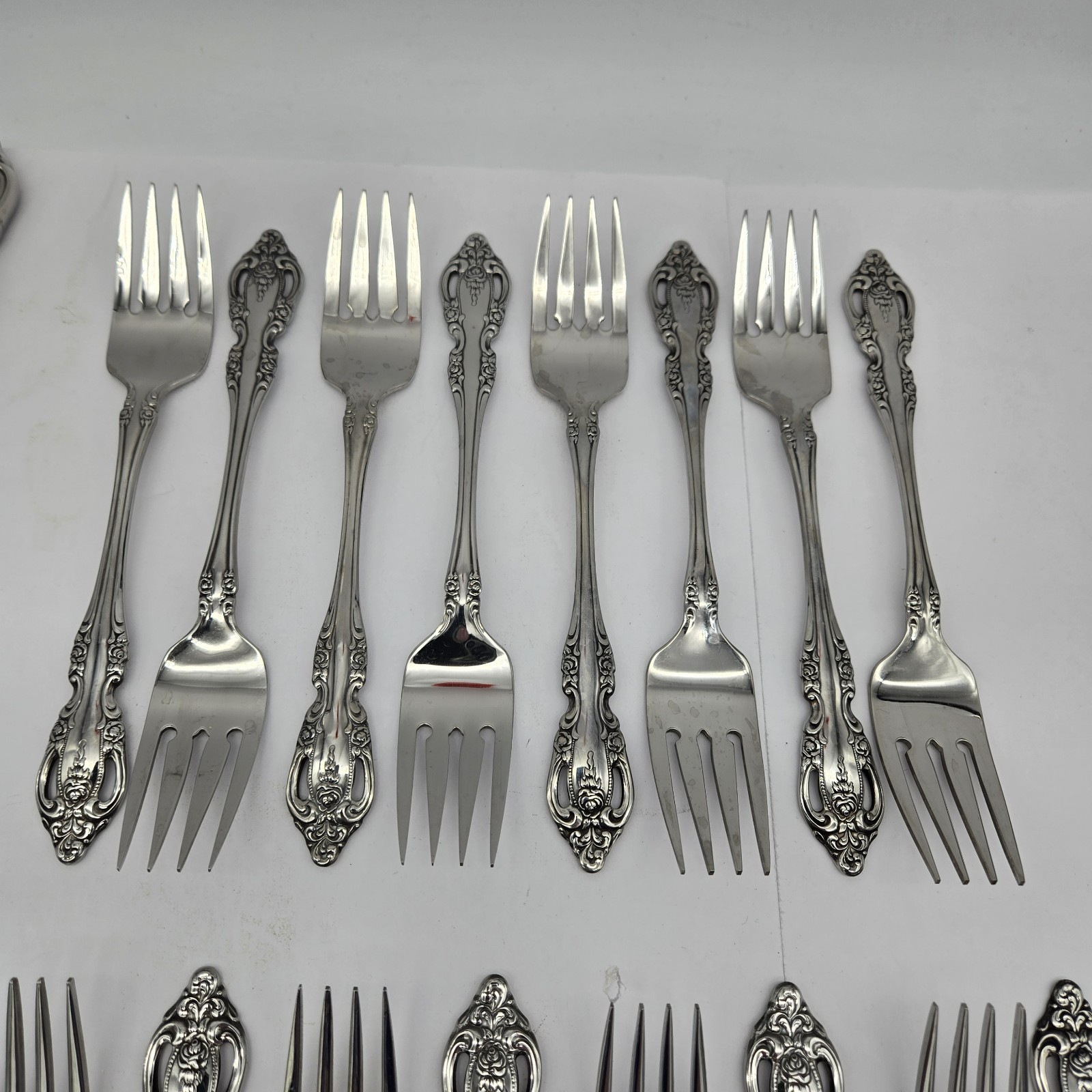 Oneida Michelangelo Stainless Flatware Set 8 Place Settings w/2 Serving Pc 42pcs