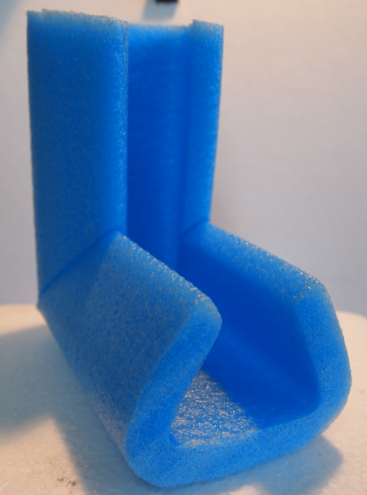 Large Blue Foam Corner Protectors - 50 x 45mm x 100mm Ideal Ebay Sellers T48Post