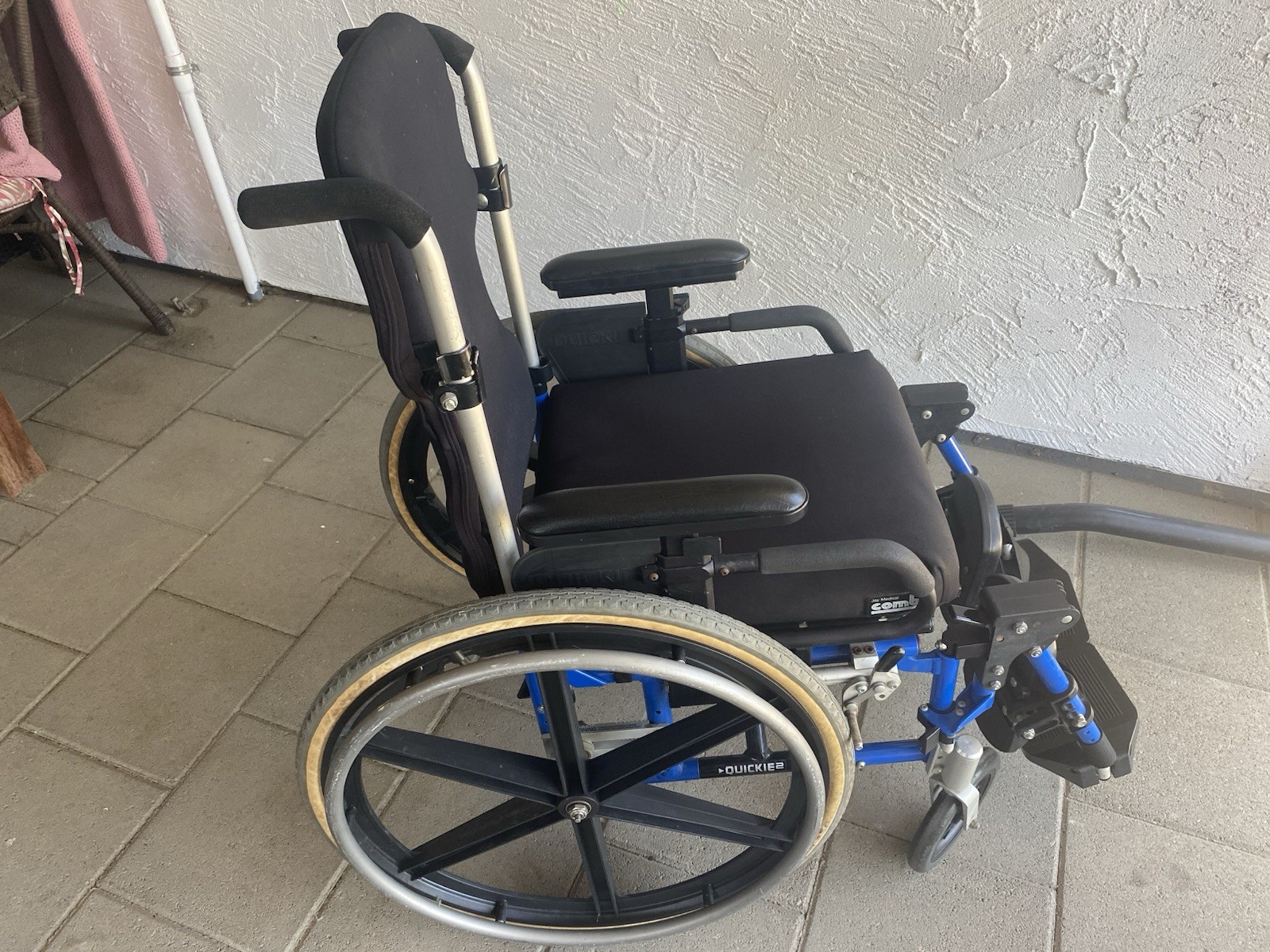 Quickie 2 wheelchair manual folding wheelchair 16”x19”x22”