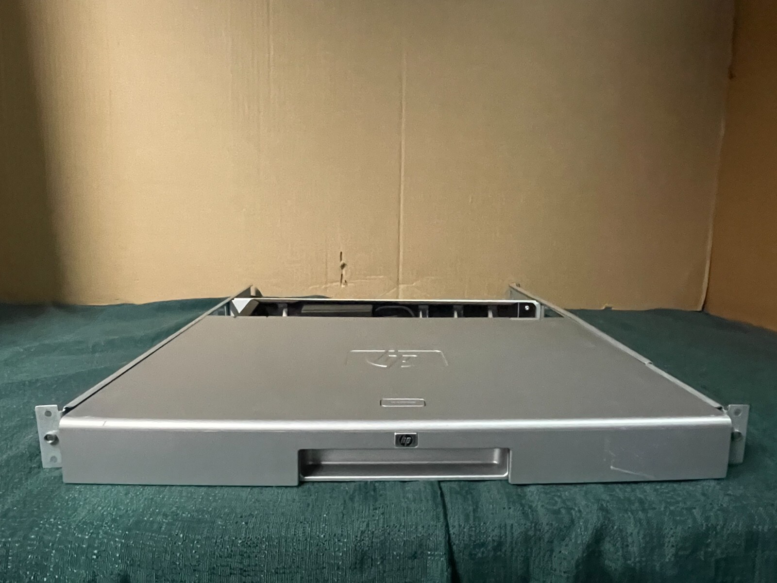 HP TFT7600RKM Rackmount KVM Console AG052A