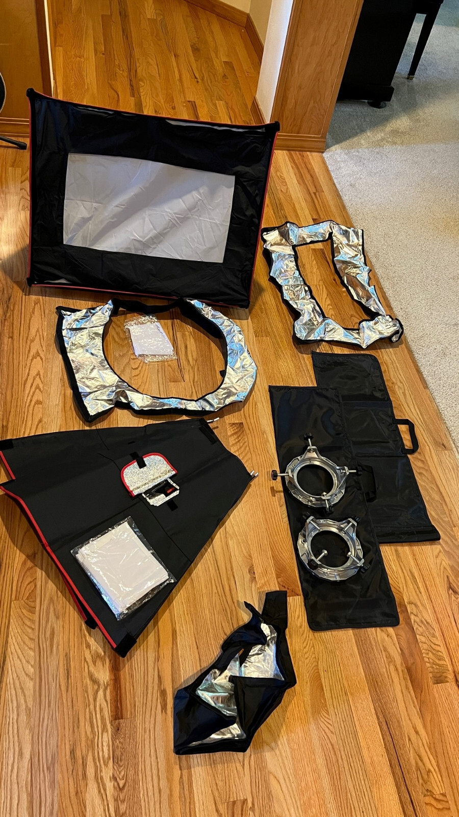 Set of 2 - 32 x 24" continuous lighting softbox, 3 speed rings + extras