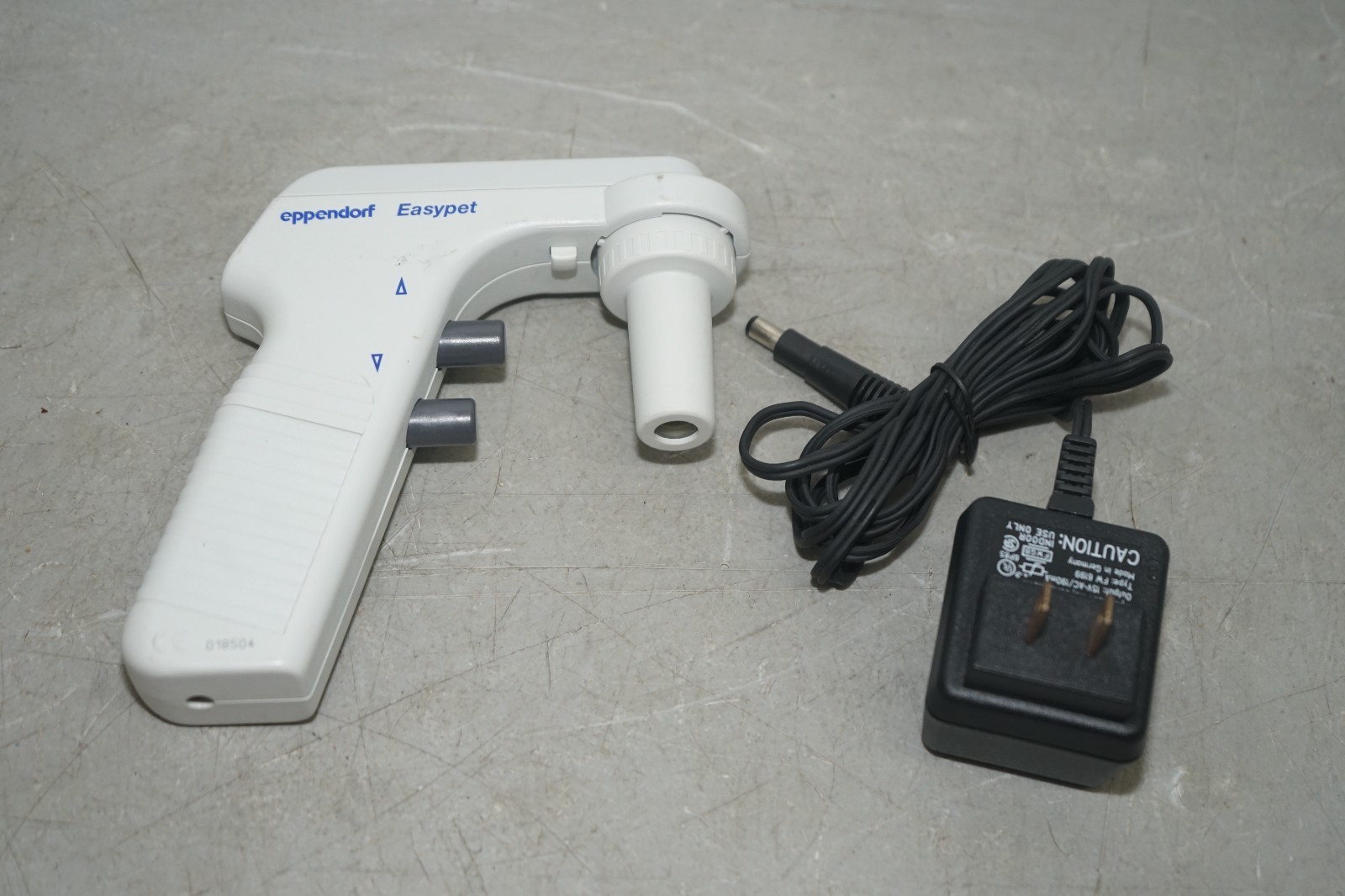 ^ Eppendorf Easypet Pipetting Aid / Dispensing Pipette #X5359