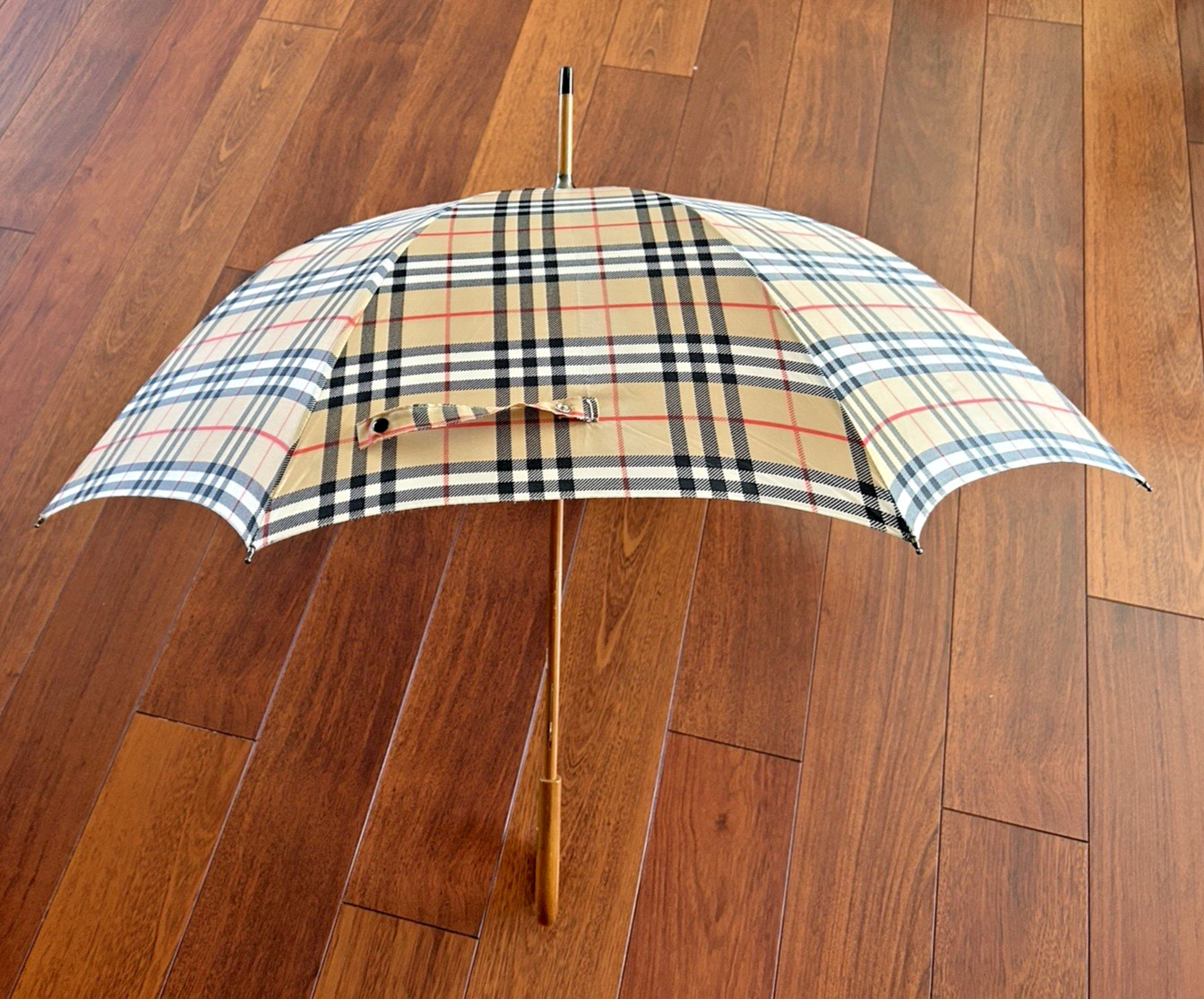 Burberrys Vintage Nova Check Walking Umbrella Wood J-Handle Beige Tan Plaid 34in